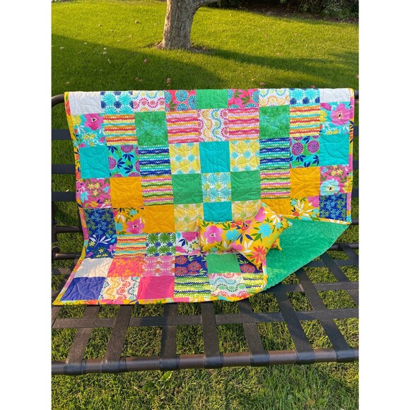 Patchwork Bright Summer Baby or Toddler Quilt with a mini pillow - one of a kind - Picture 6 of 12
